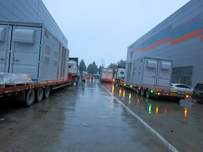 电力设备吊装现场